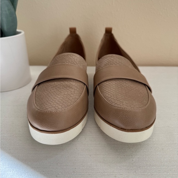 New Dr.Scholl’s Light Brown Reptile Faux Leather Slip-On Loafers w/White Soles - Picture 4 of 11